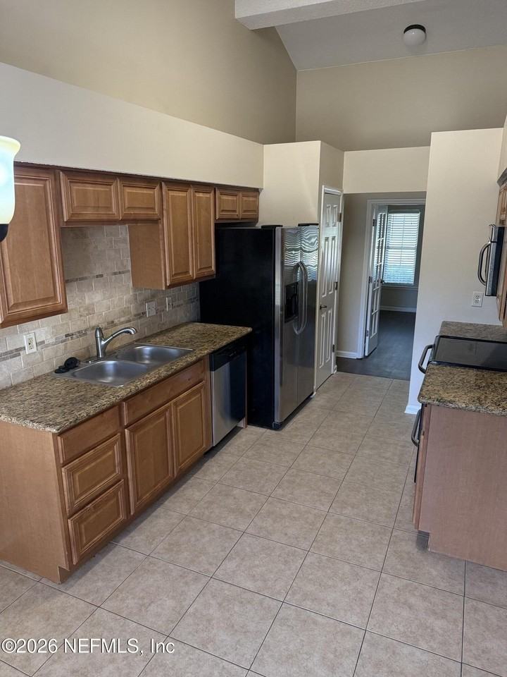 487 Springbrook Dr - Photo 3 of 5