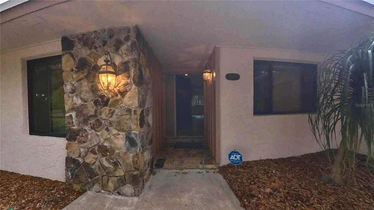 4033 Yacht Ct - Photo 3 of 35