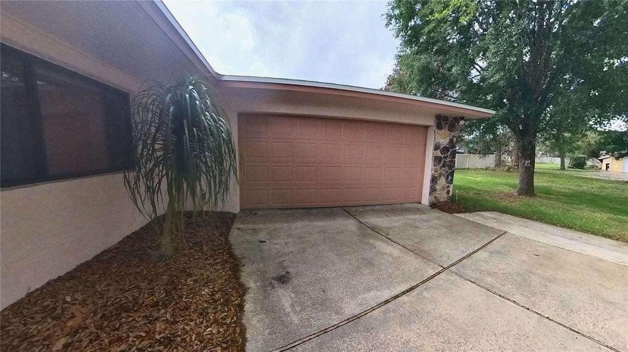 4033 Yacht Ct - Photo 4 of 35