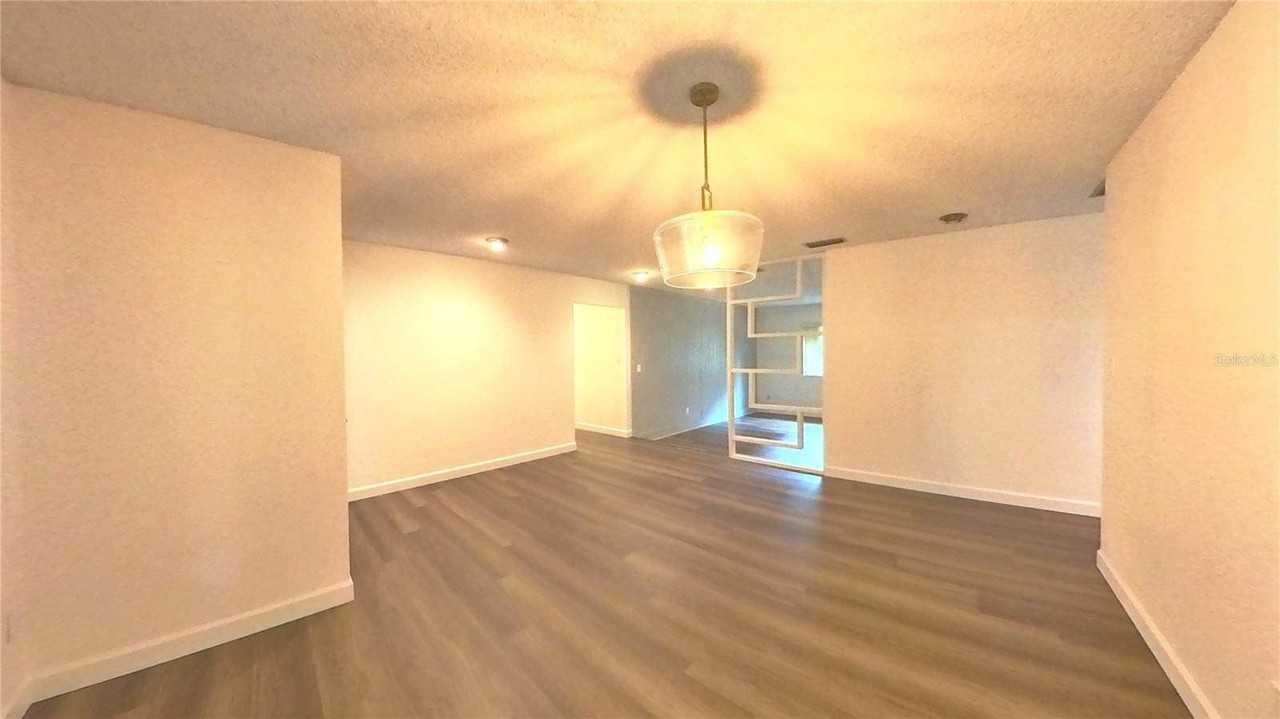 4033 Yacht Ct - Photo 6 of 35