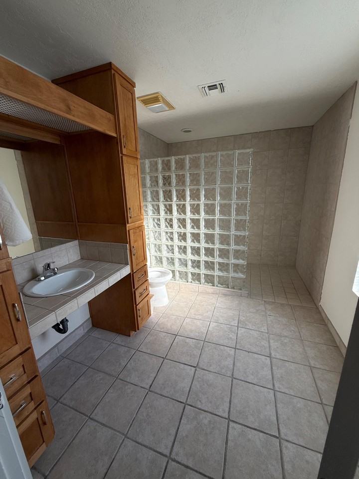 E Santa Fe Ln - Photo 7 of 16