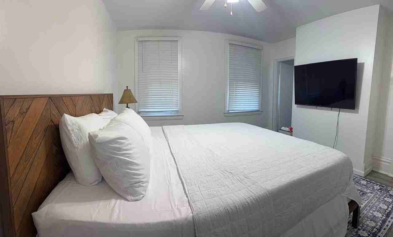 Eleanor St - Photo 2 of 10