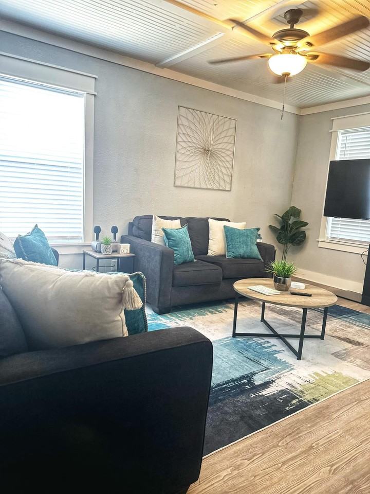 Summers St - Photo 4 of 7