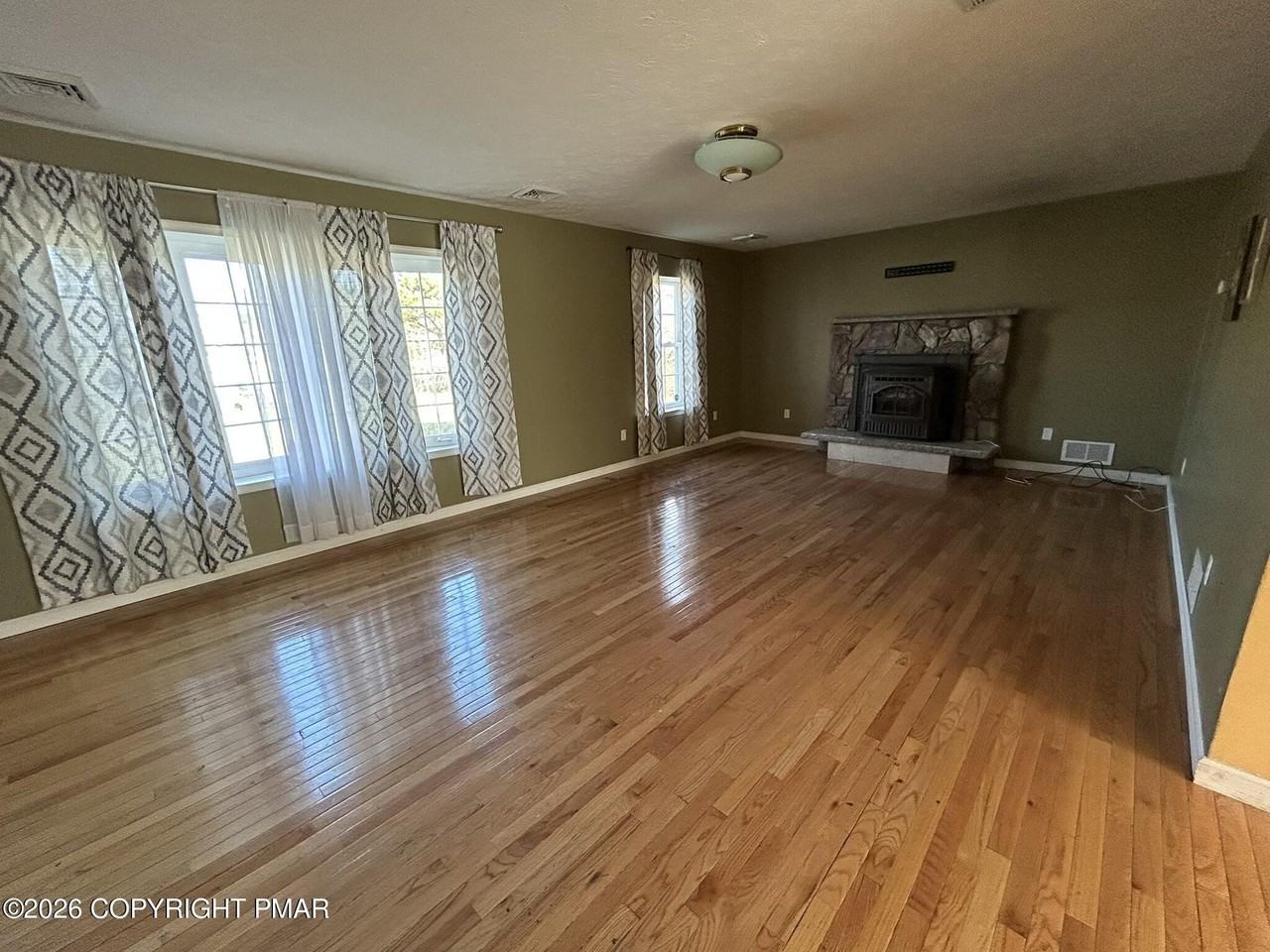 960 Cricket Ln - Photo 5 of 24