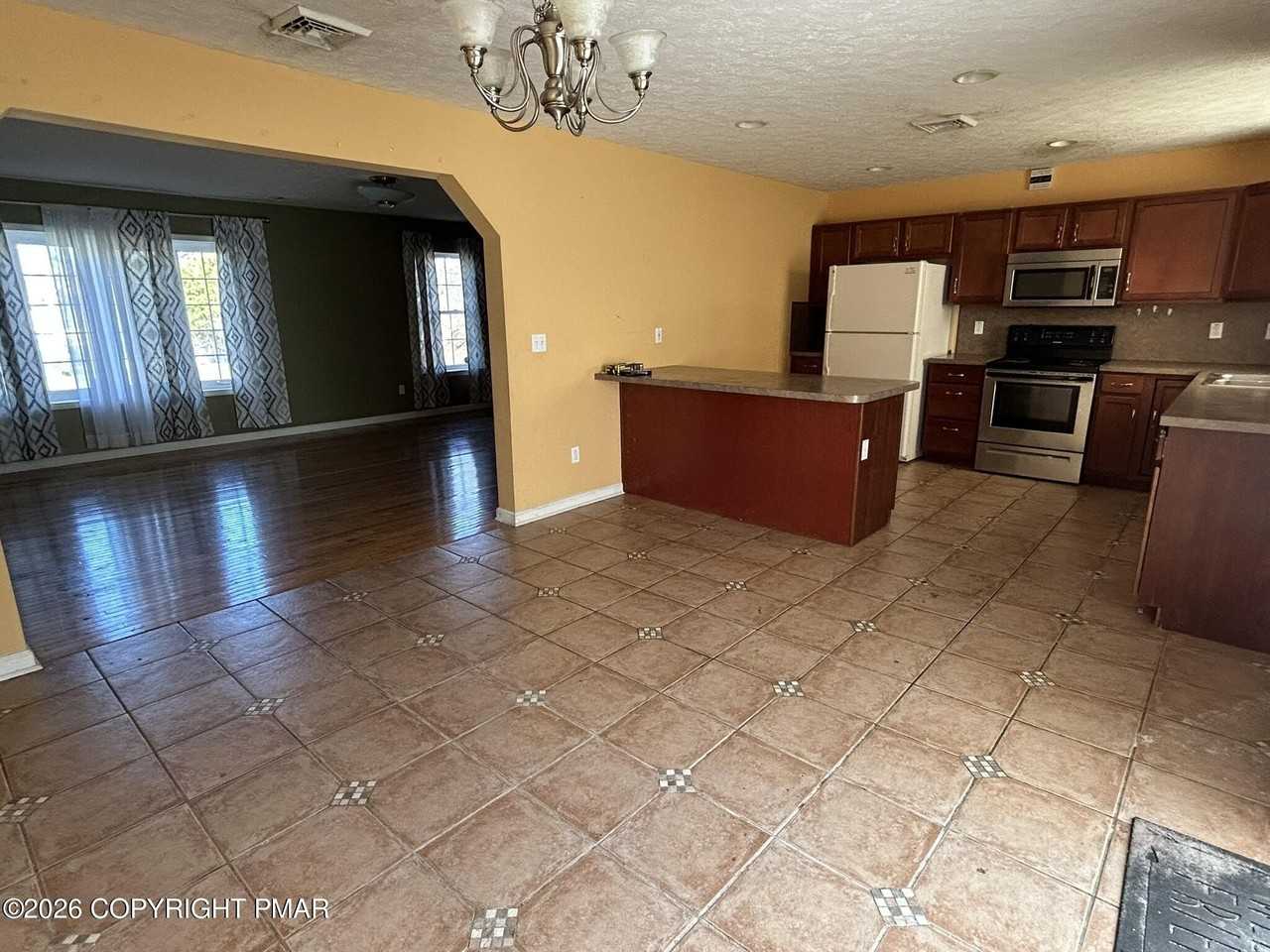 960 Cricket Ln - Photo 6 of 24