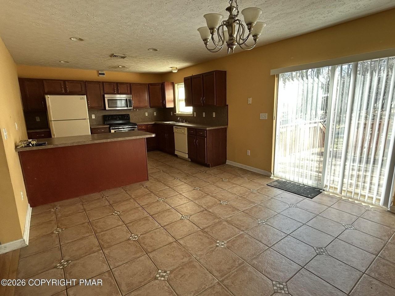 960 Cricket Ln - Photo 7 of 24