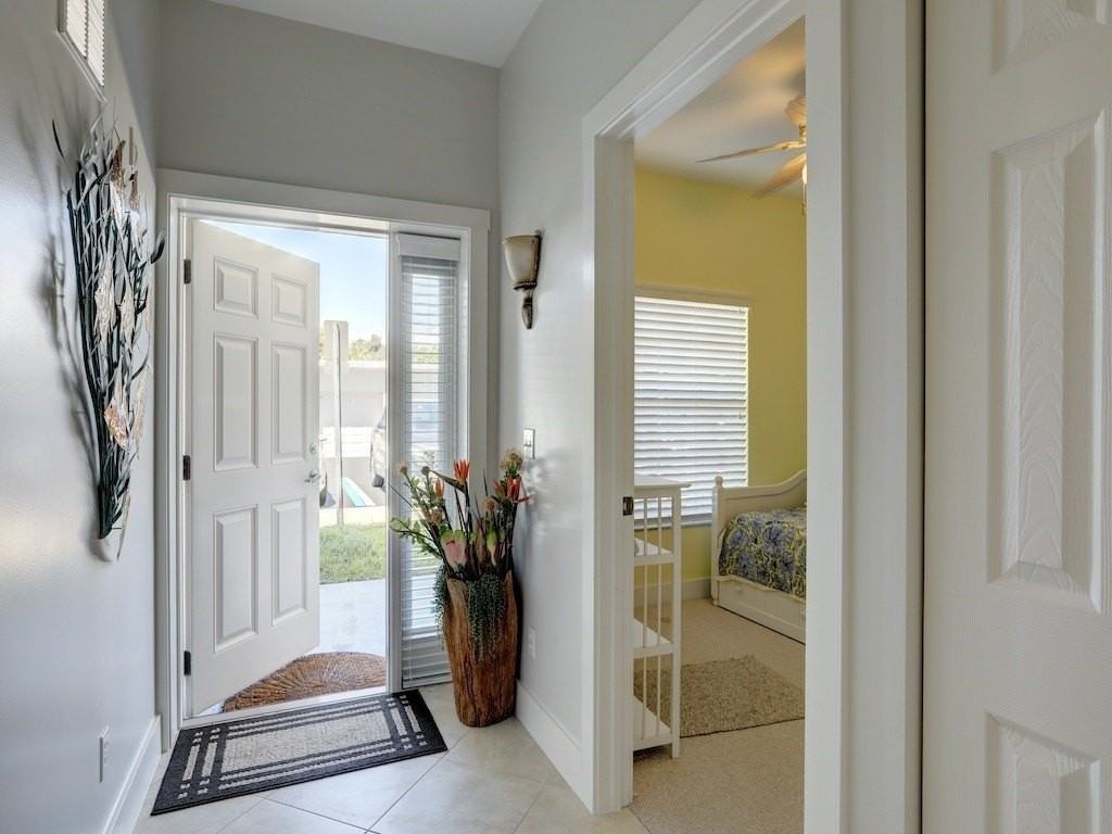 13570 Westport Dr Apt 105 - Photo 4 of 36