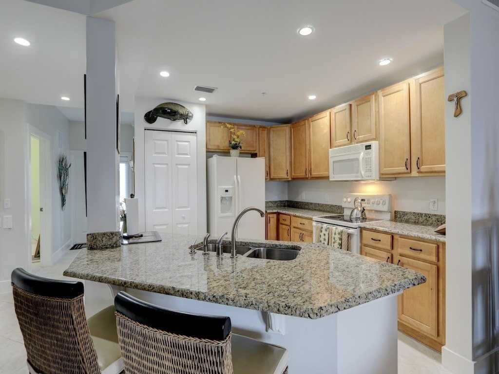 13570 Westport Dr #105 - Photo 7 of 36