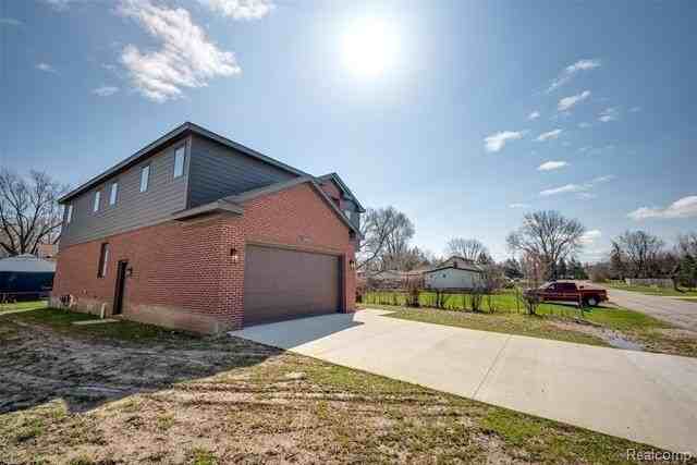 2921 Walsh Dr - Photo 3 of 50