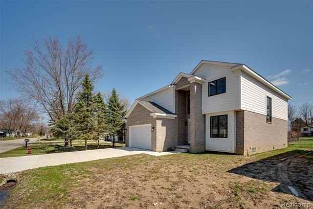 2911 Walsh Dr - Photo 3 of 50