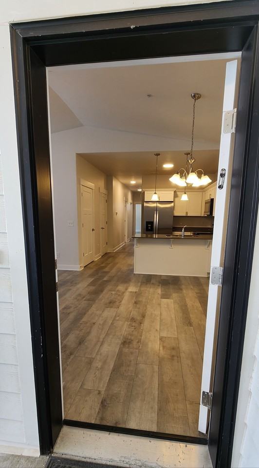 936 W Big Ben Ln - Photo 3 of 33