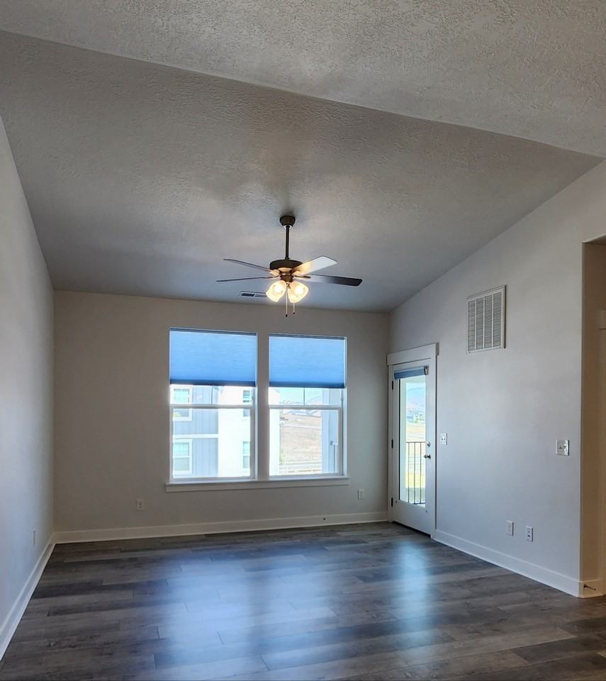 936 W Big Ben Ln - Photo 5 of 33