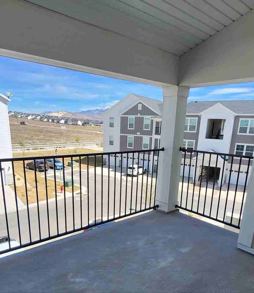 936 W Big Ben Ln - Photo 7 of 33