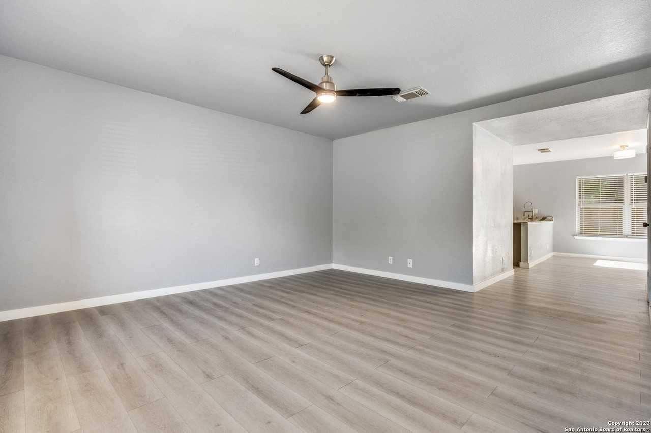 22 Mclennan Oak - Photo 3 of 12