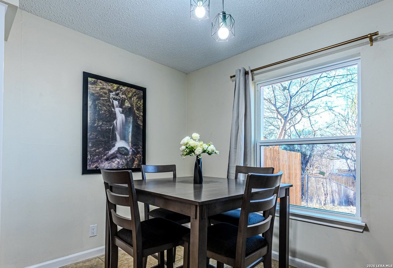 6915 Forest Meadow St - Photo 5 of 17