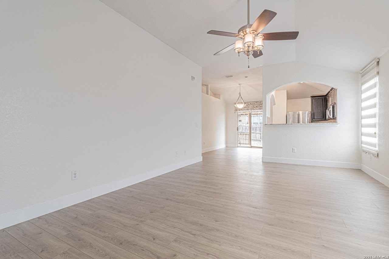 7502 Copper Lk - Photo 4 of 28