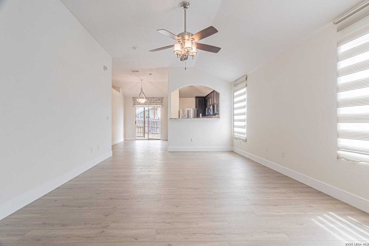 7502 Copper Lk - Photo 5 of 28