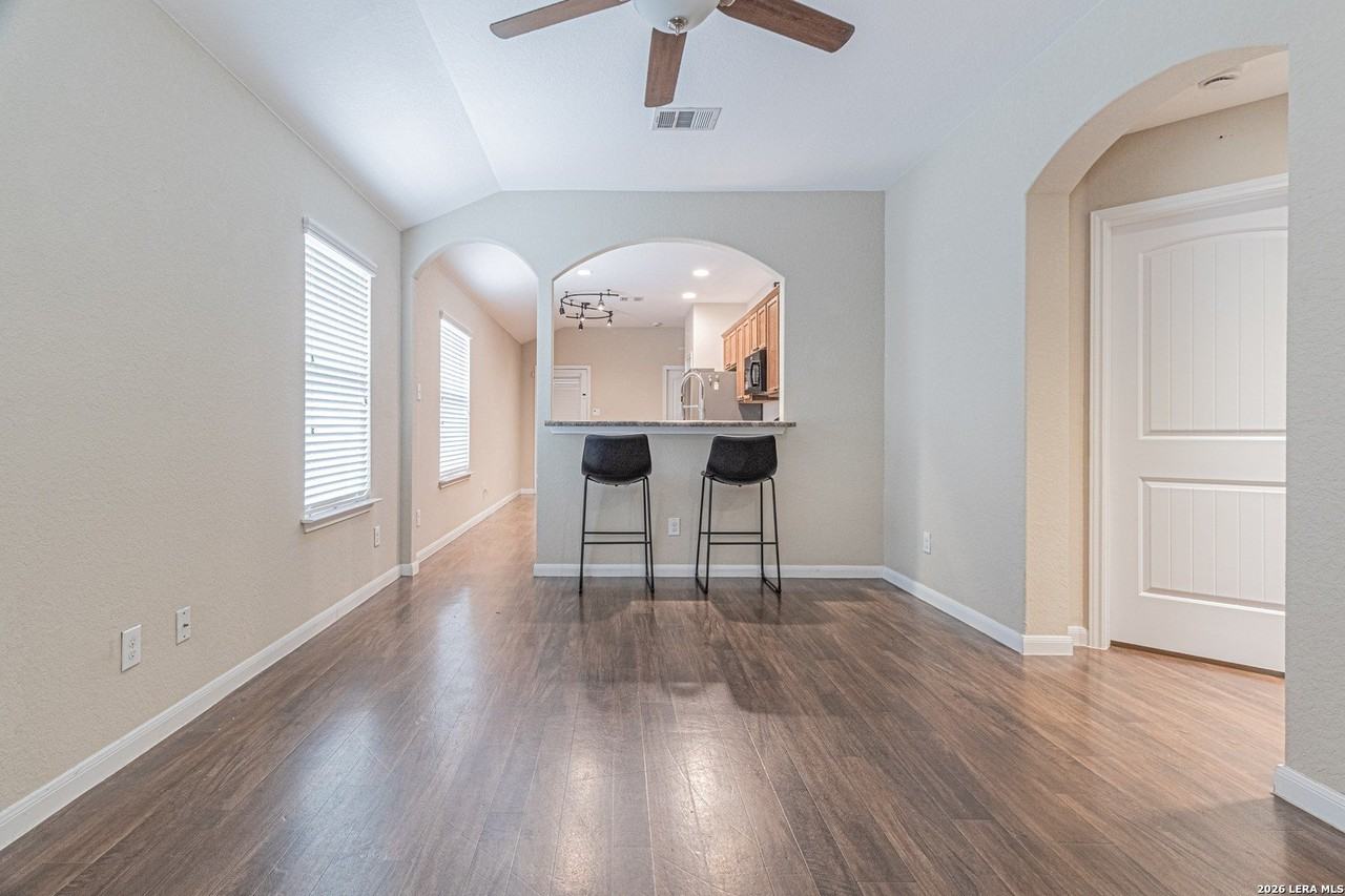 1038 Stone Br - Photo 4 of 31