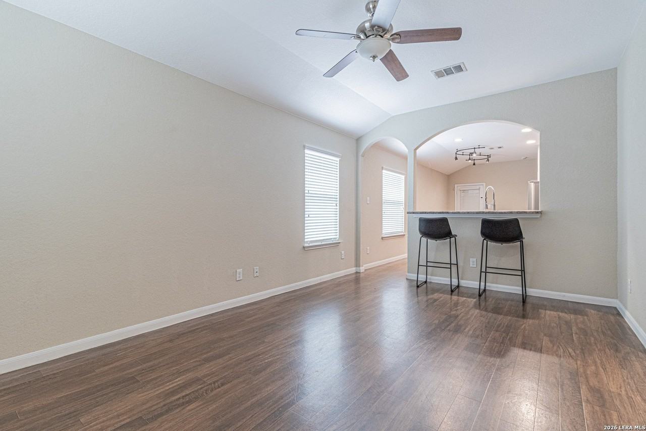 1038 Stone Br - Photo 5 of 31