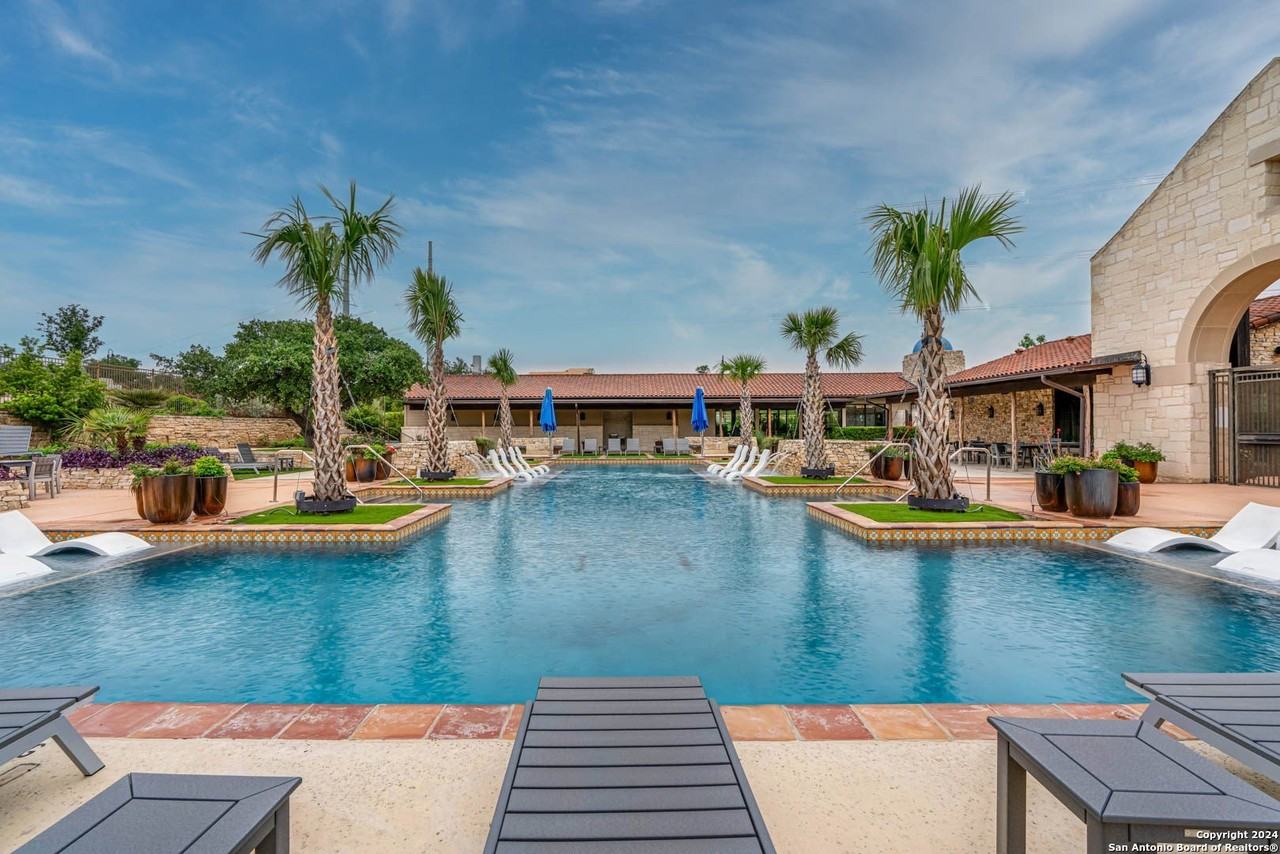 113 Valencia - Photo 4 of 43