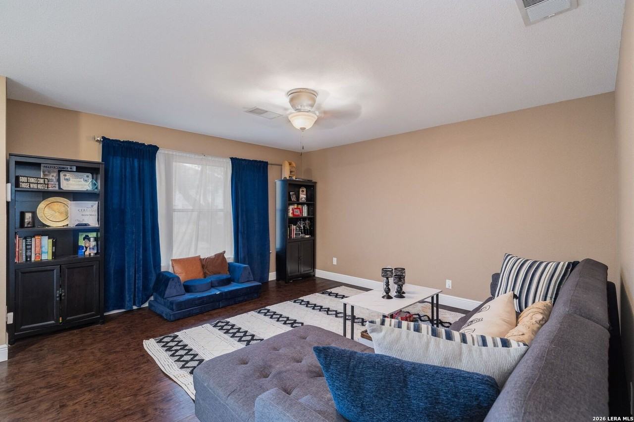 415 Bluegrass Crk - Photo 4 of 30