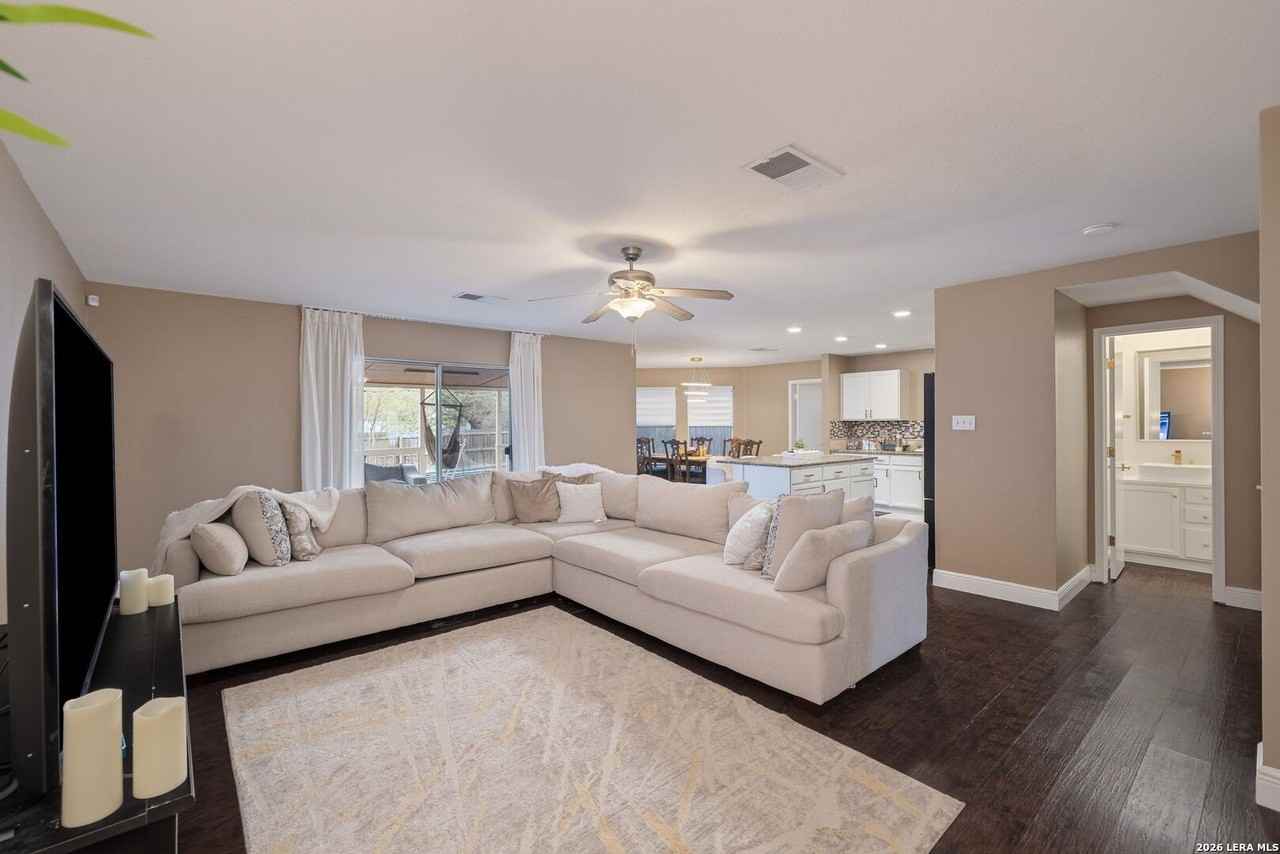 415 Bluegrass Crk - Photo 6 of 30