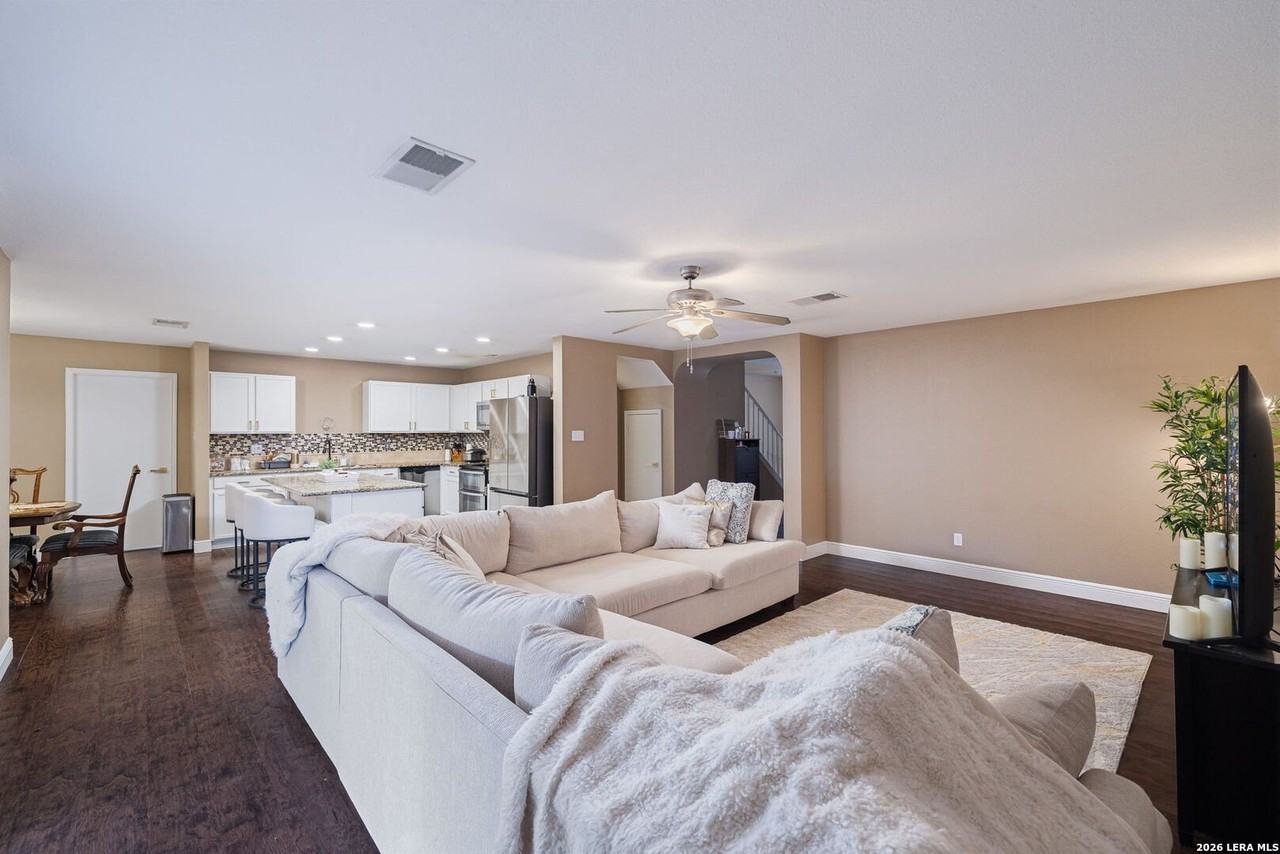 415 Bluegrass Crk - Photo 7 of 30