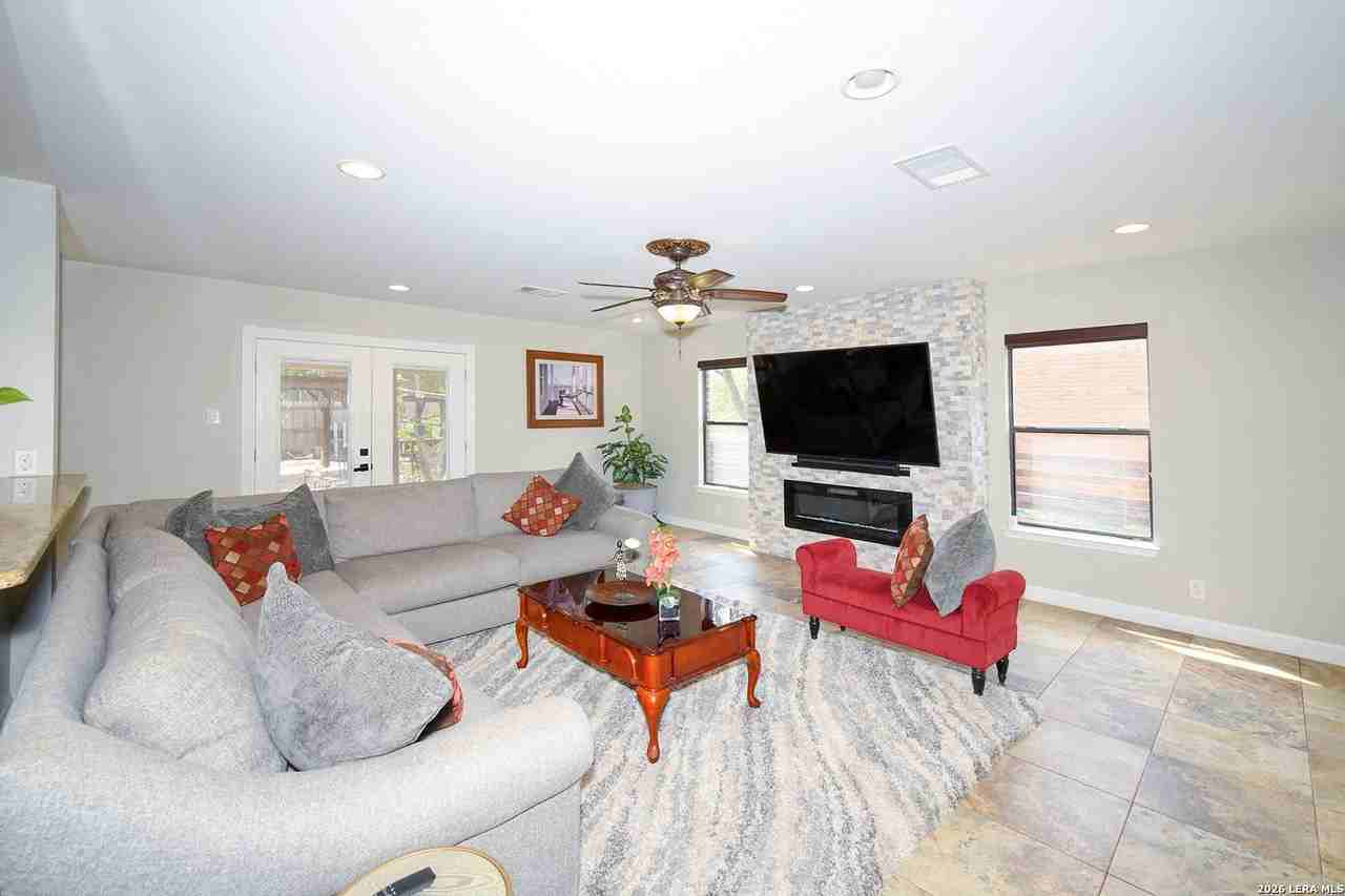 15922 Tampke Pl - Photo 5 of 23