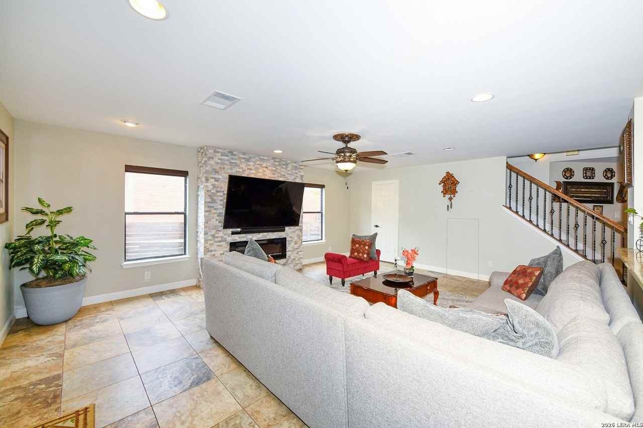 15922 Tampke Pl - Photo 6 of 23