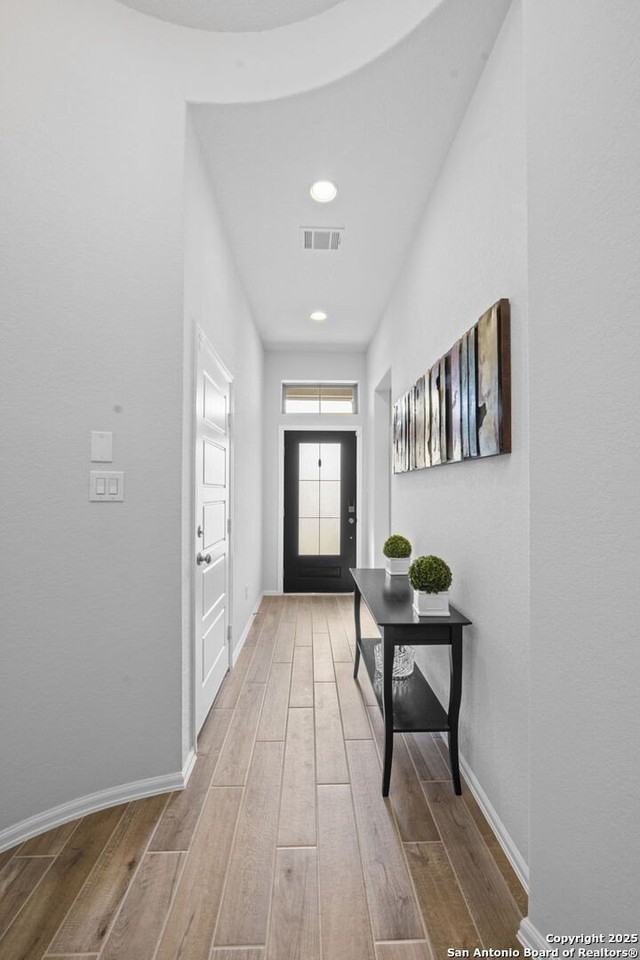 2410 Oxford Rdg - Photo 5 of 34