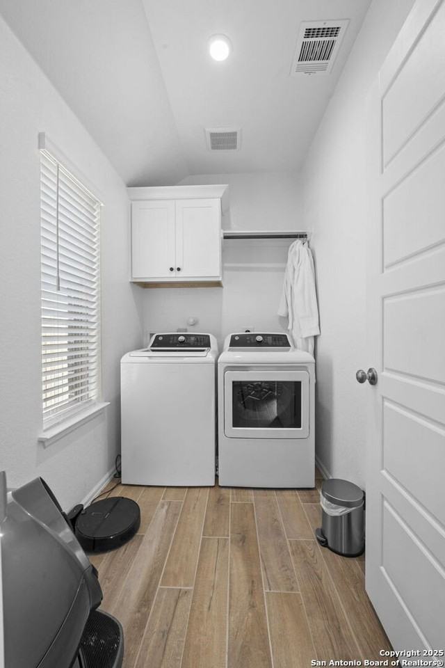 2410 Oxford Rdg - Photo 7 of 34