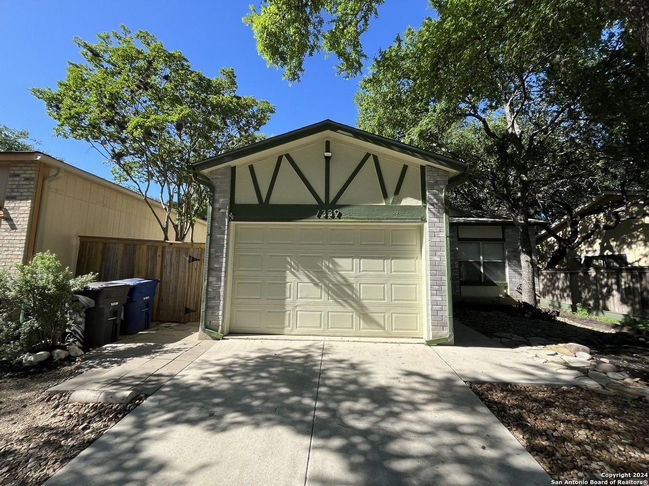 7339 Hunters Land - Photo 2 of 36