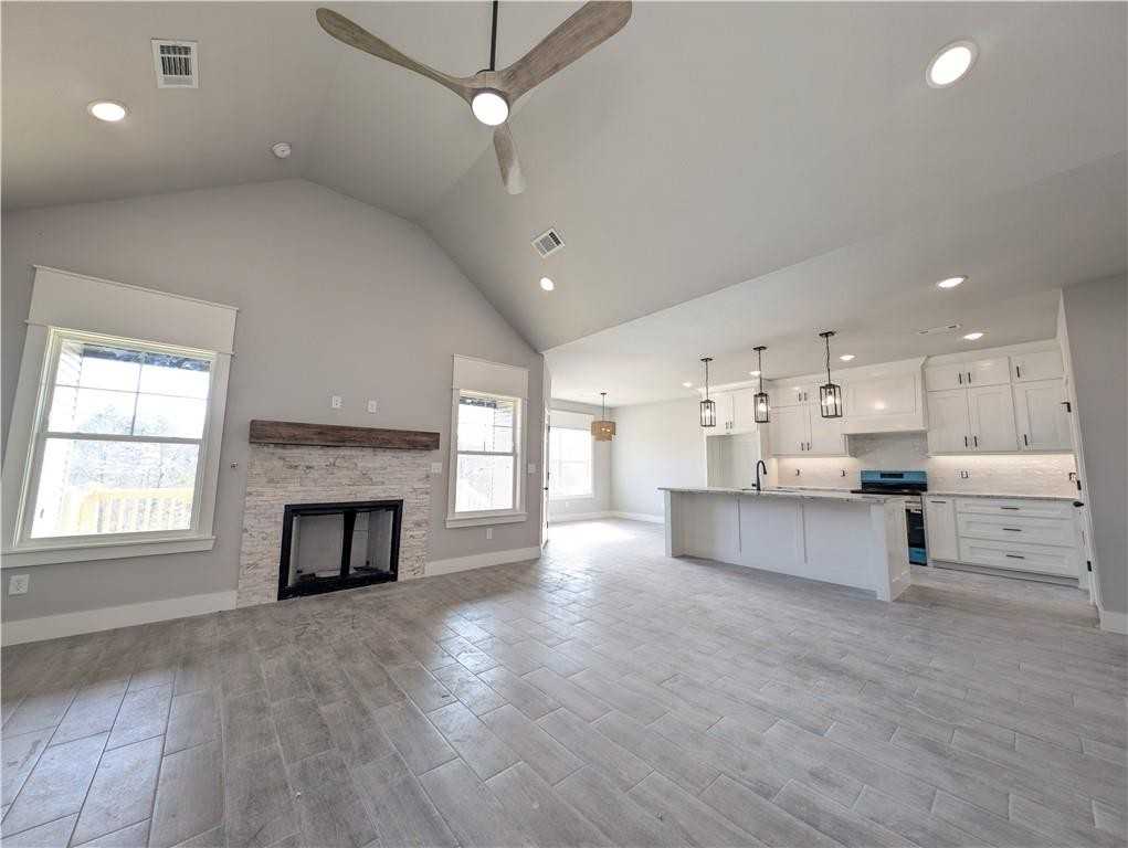 25 Thornaby Dr #1 - Photo 3 of 22