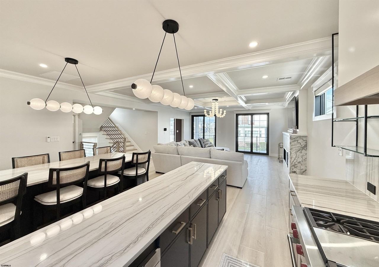 100 S Frontenac Ave - Photo 7 of 46