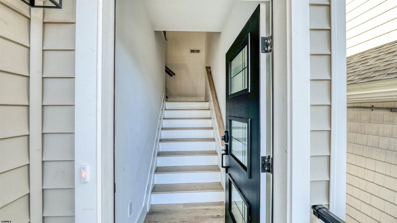 107 N New Haven Ave - Photo 2 of 27