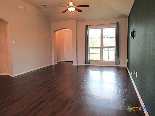 613 Hobby Rd - Photo 4 of 22