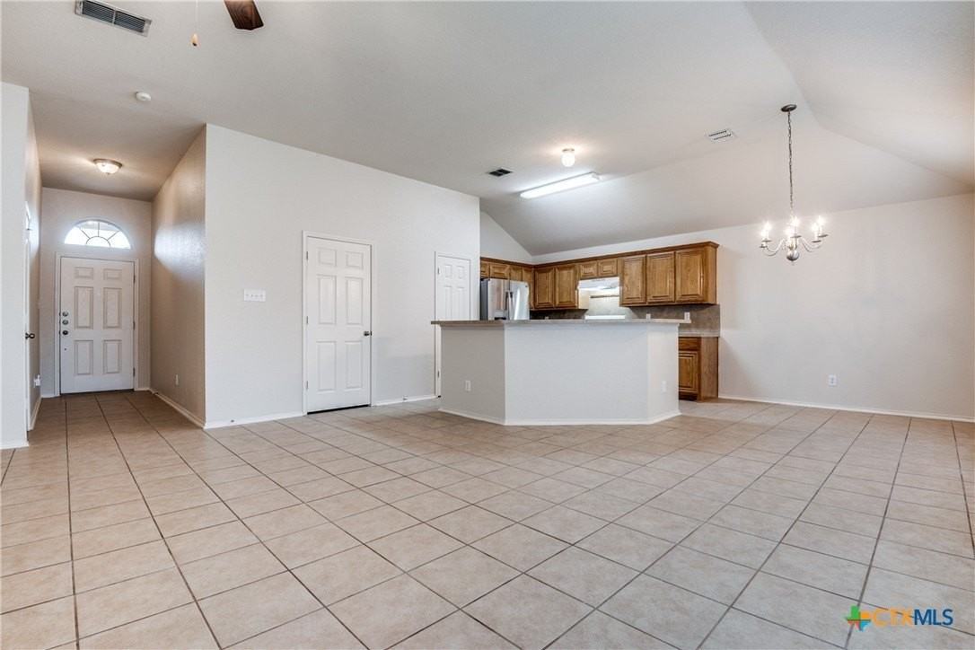 1662 Sunspur Rd - Photo 4 of 25