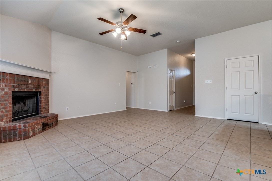 1662 Sunspur Rd - Photo 7 of 25