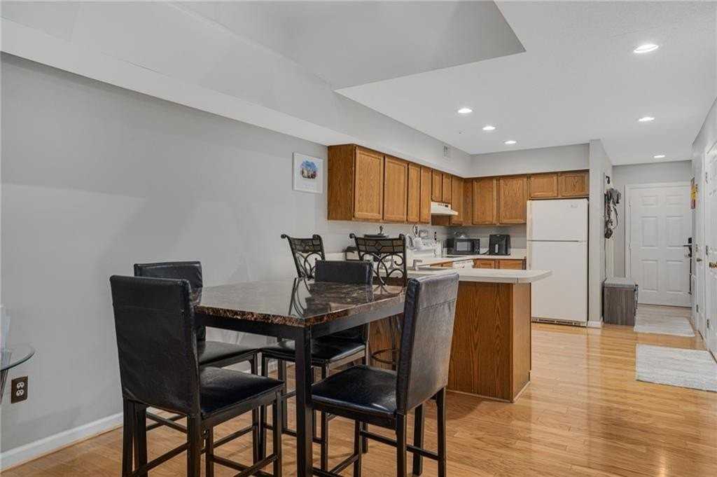 3524 W Shore Rd Apt 505 - Photo 3 of 21