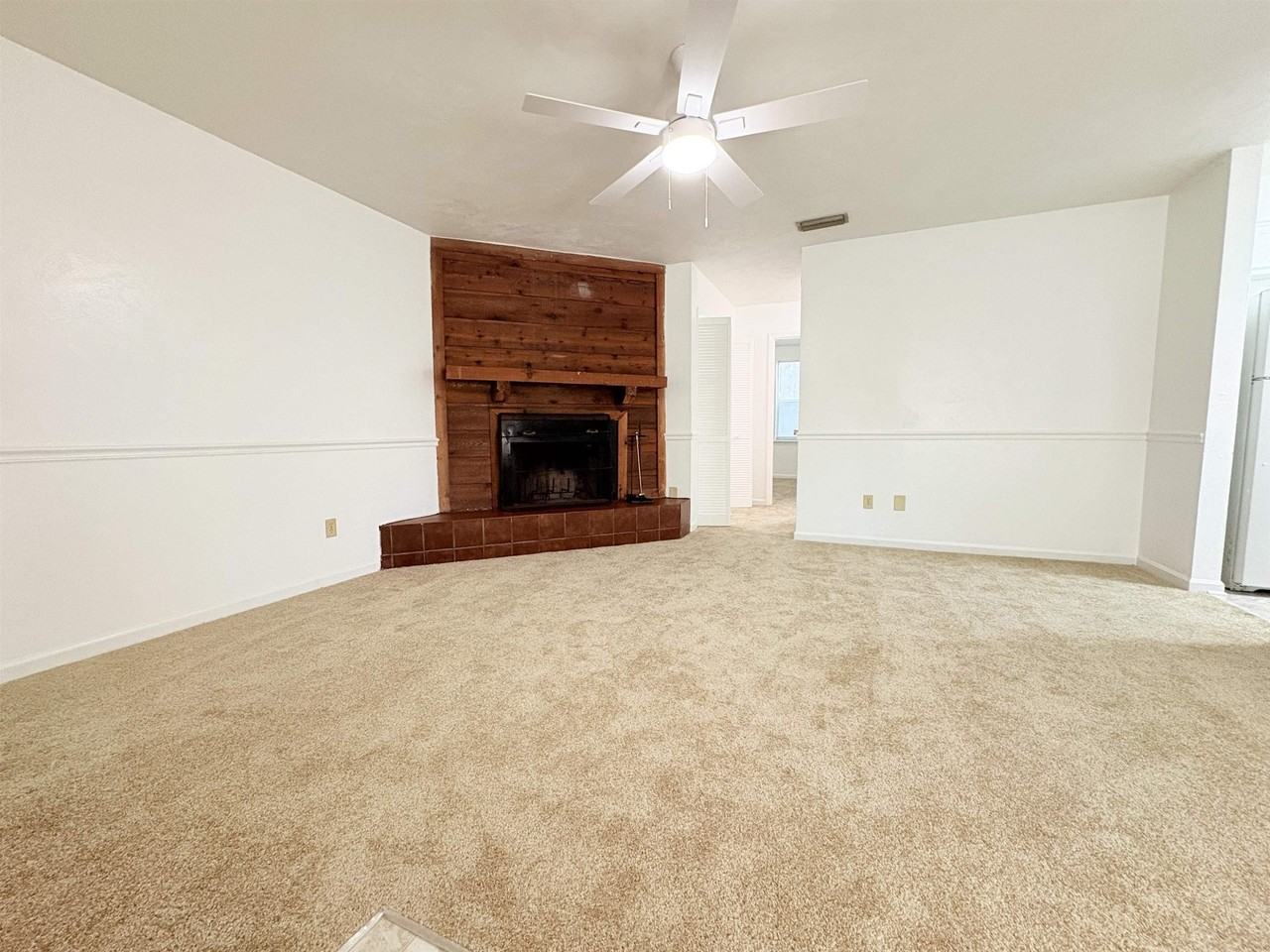 1810 Sylvan Ct #D - Photo 2 of 13