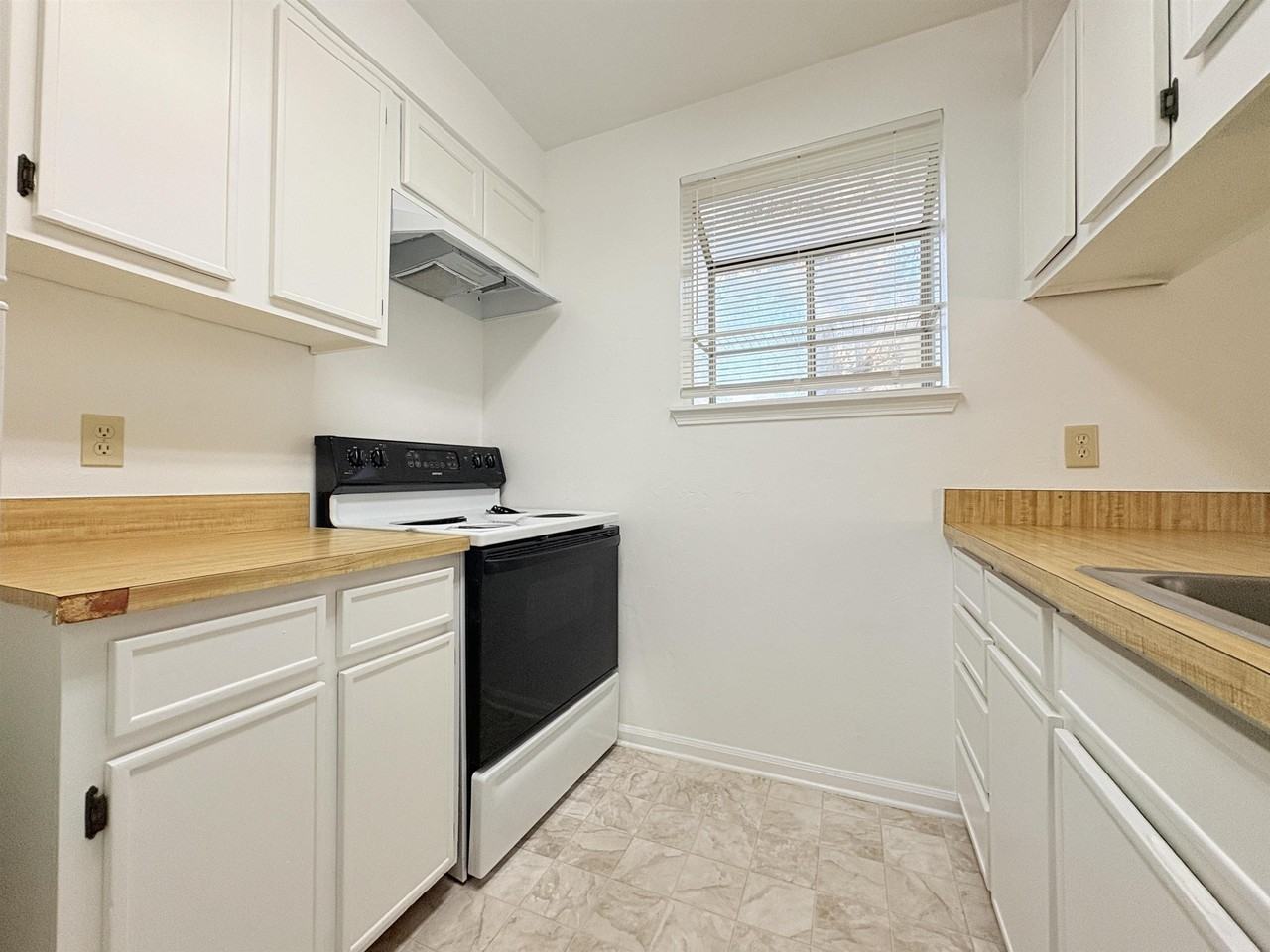 1810 Sylvan Ct #D - Photo 5 of 13