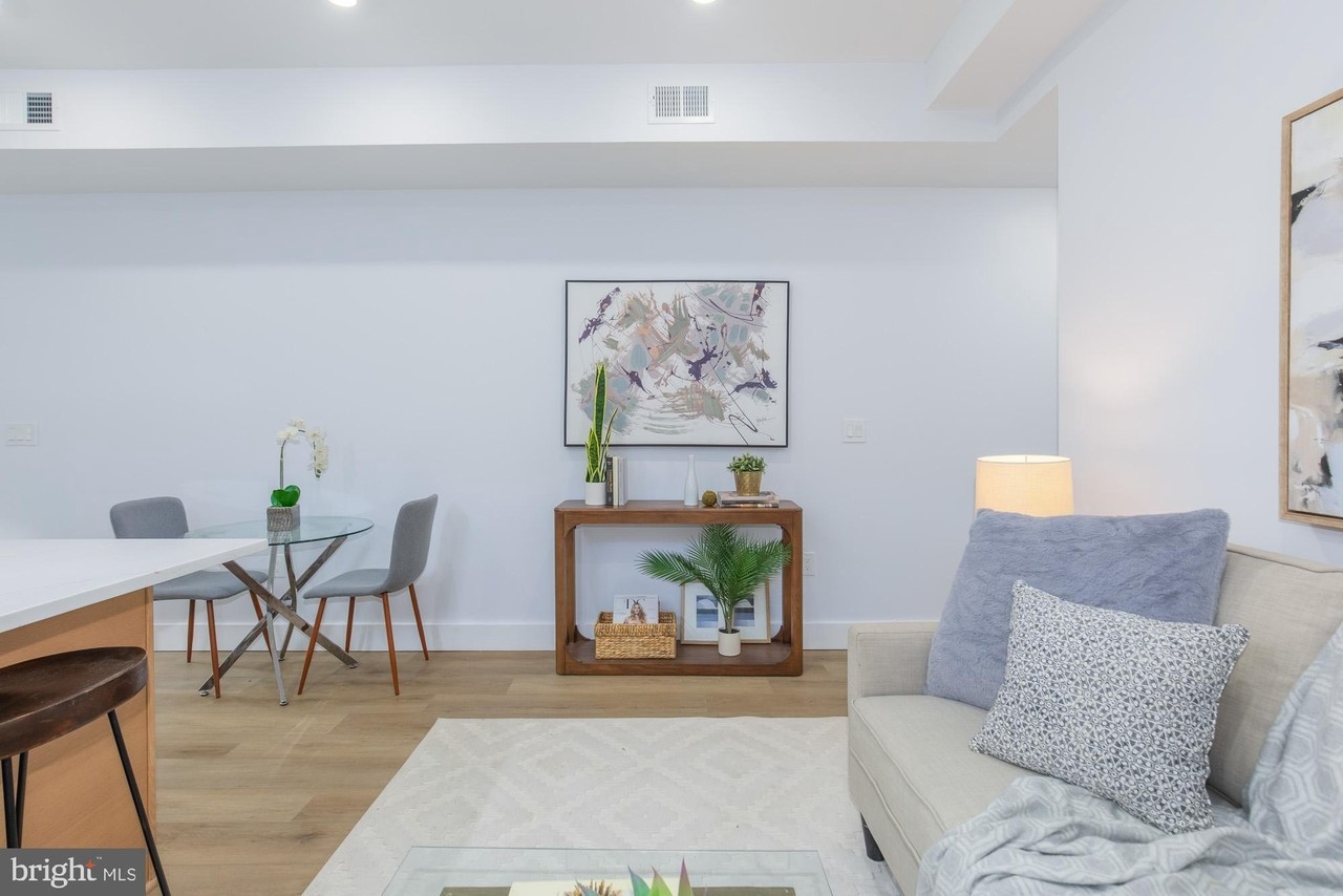 1012 17th Pl Ne Unit 1 - Photo 3 of 18