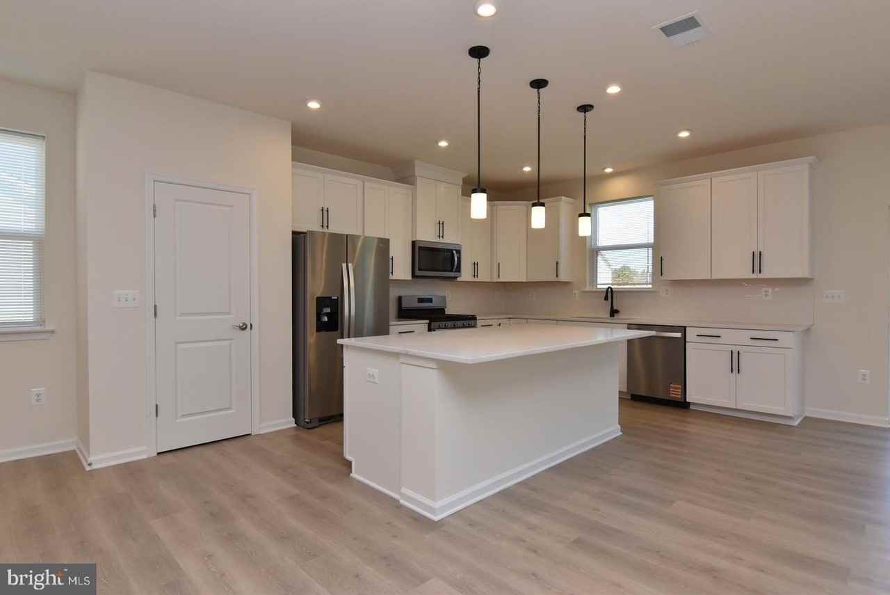 24700 Michael Isler Ave - Photo 5 of 23