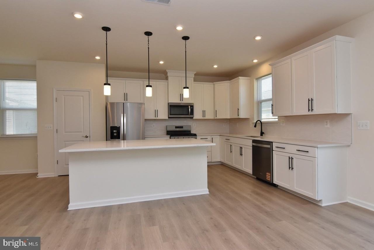 24700 Michael Isler Ave - Photo 6 of 23