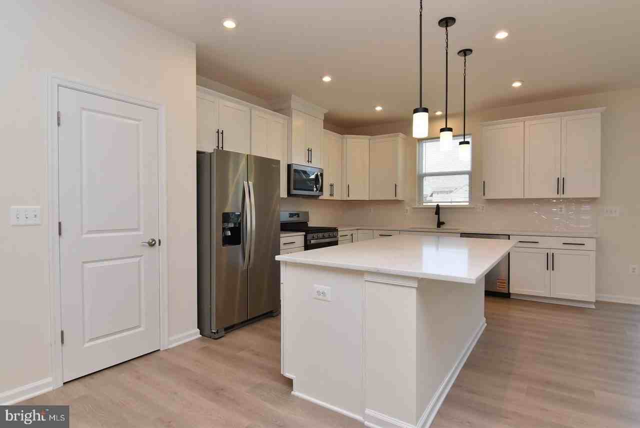 24700 Michael Isler Ave - Photo 7 of 23