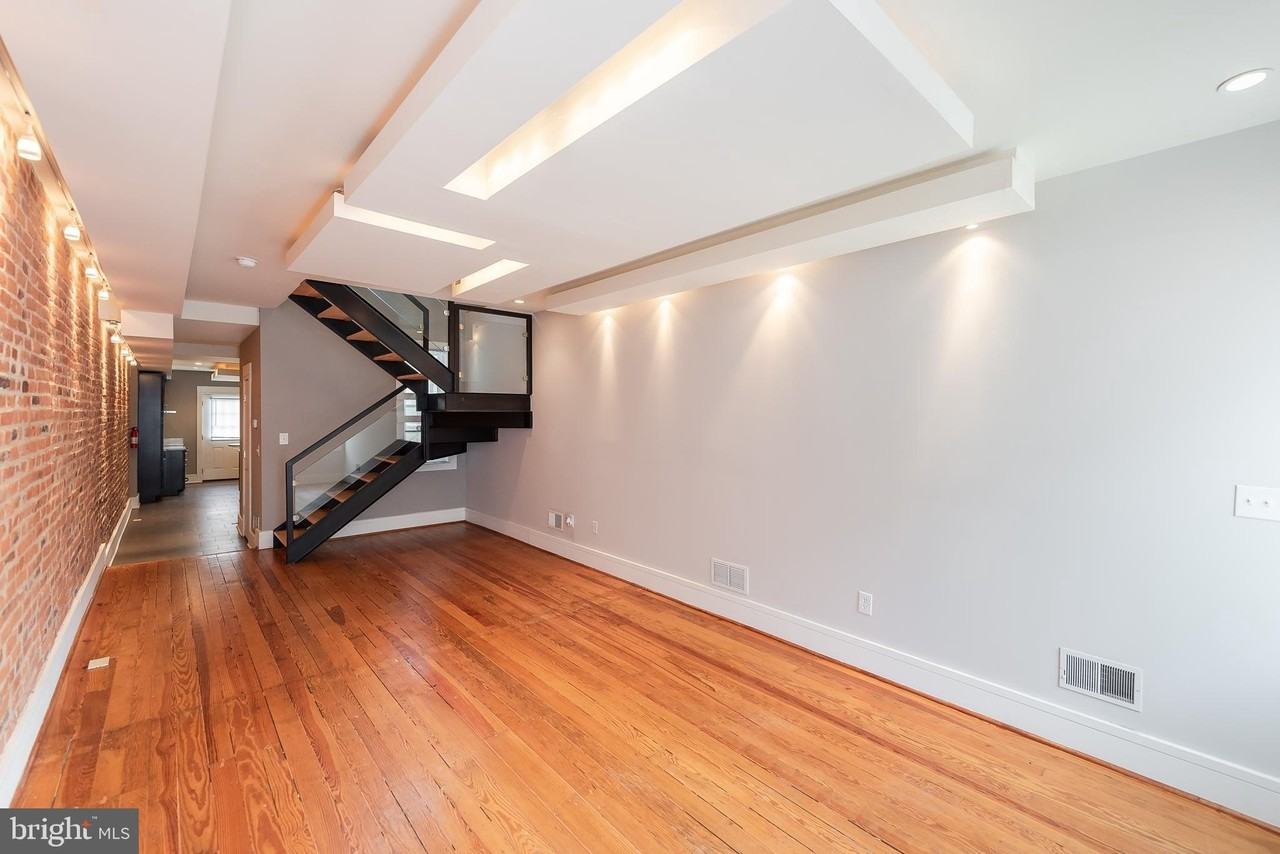 3206 Elliott St - Photo 5 of 33