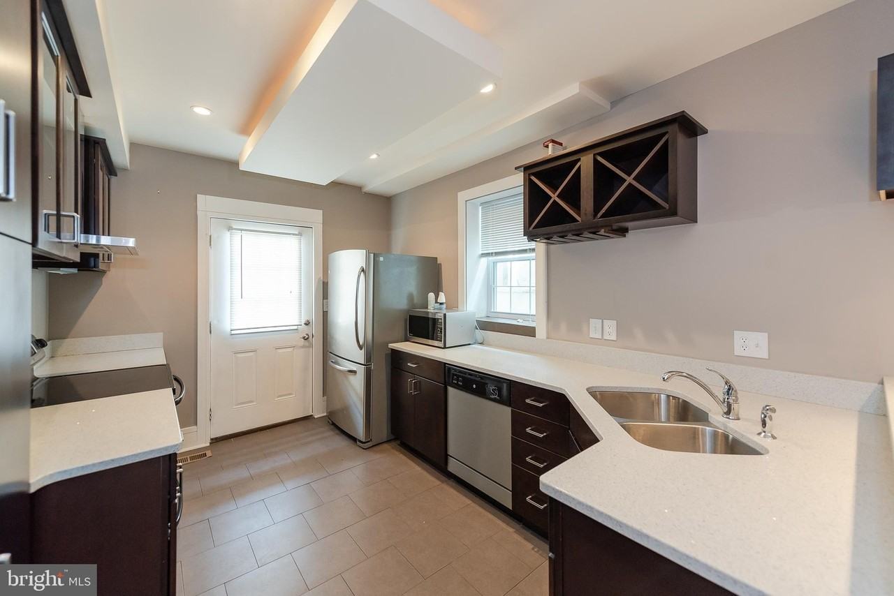 3206 Elliott St - Photo 7 of 33