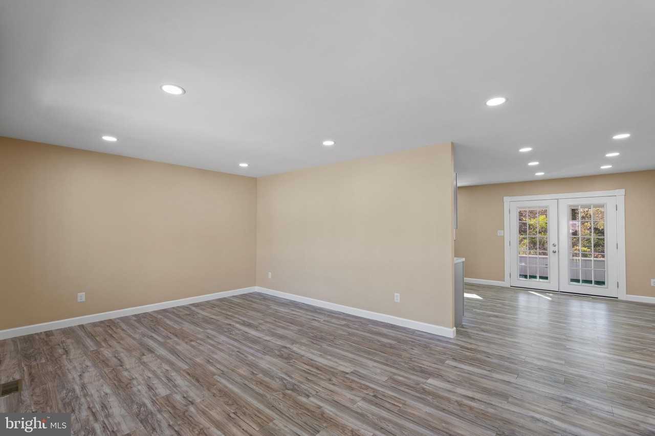 712 Kent Ave - Photo 5 of 30