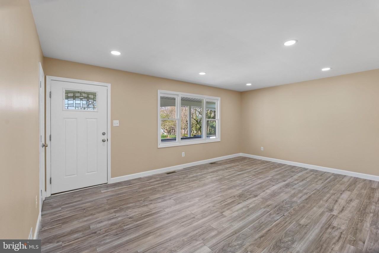 712 Kent Ave - Photo 6 of 30