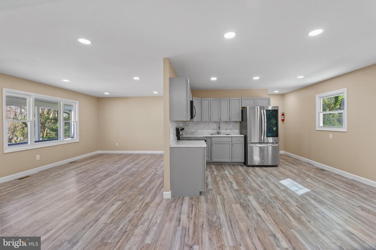 712 Kent Ave - Photo 7 of 30